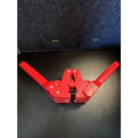 FERRARI - EMILY RED BARON BOTTLE CAPPER DOUBLE LEVER WITH MAGNET EUC - Picture 1 of 8